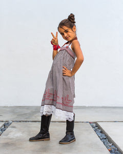peace_girl_stylish_la_ronde_de